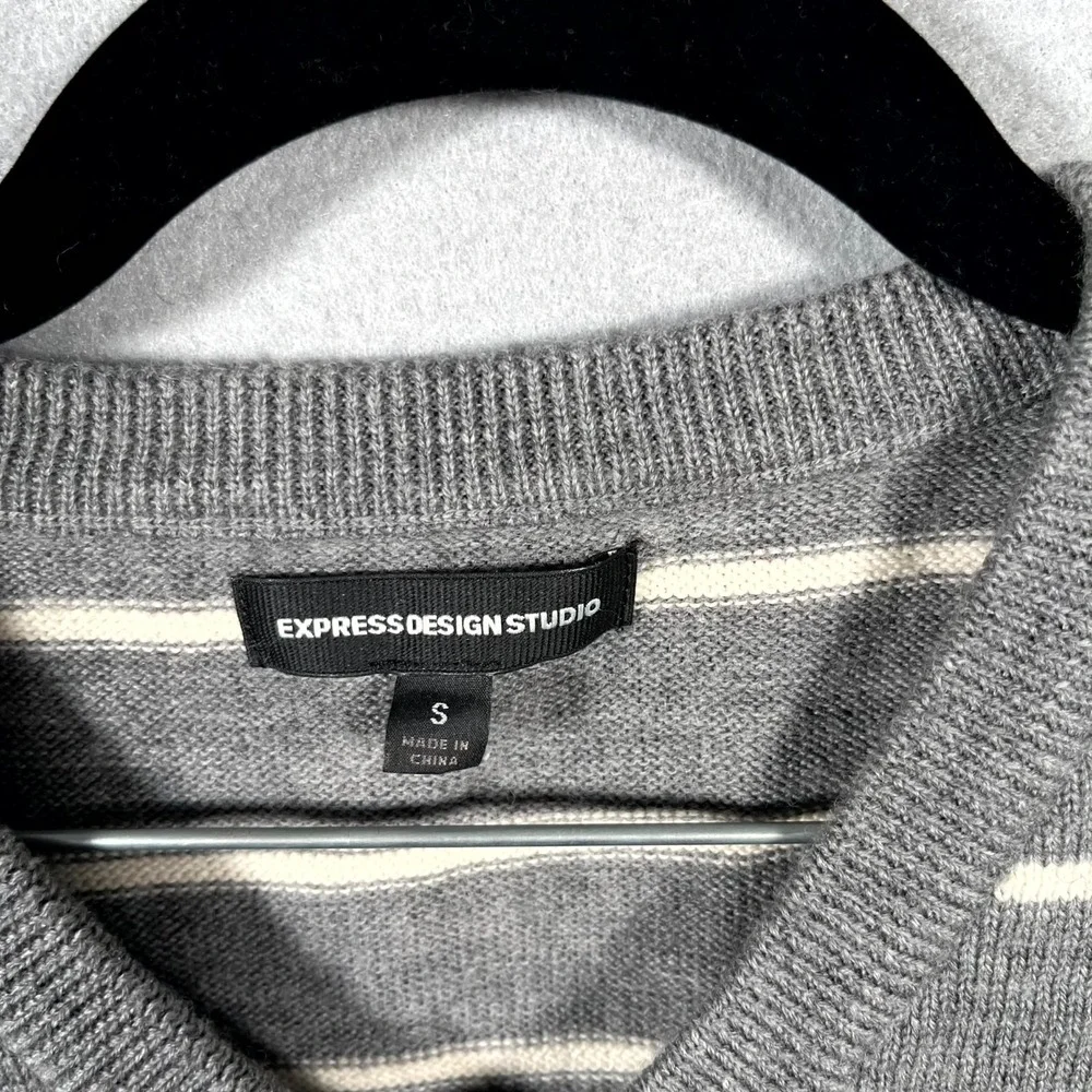 Express Design Studio‎ Sweater Vest Mens S Gray White Striped Tight Knit V Neck